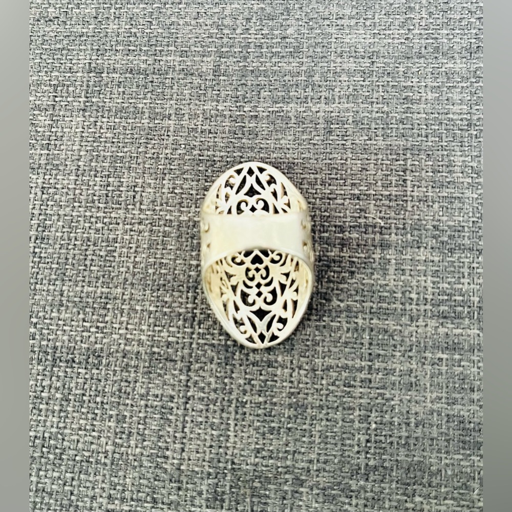 Silver intricate ring - Picture 2 of 4